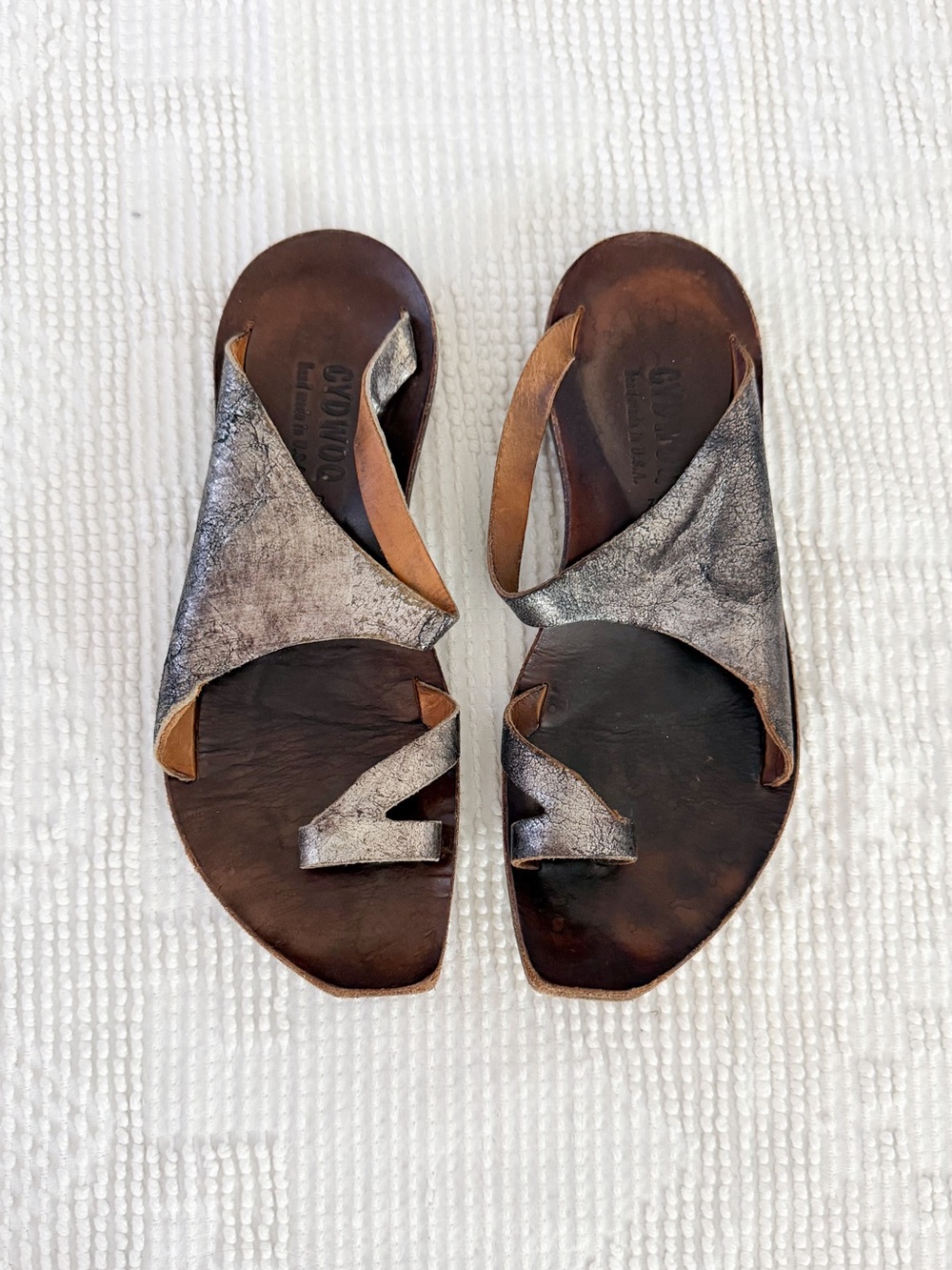 Cydwoq Hillary Thong Sandals 37 silver Metallic Straps Toe Loop